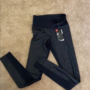 XS Under Armour Heat Gear fitted leggings NWT